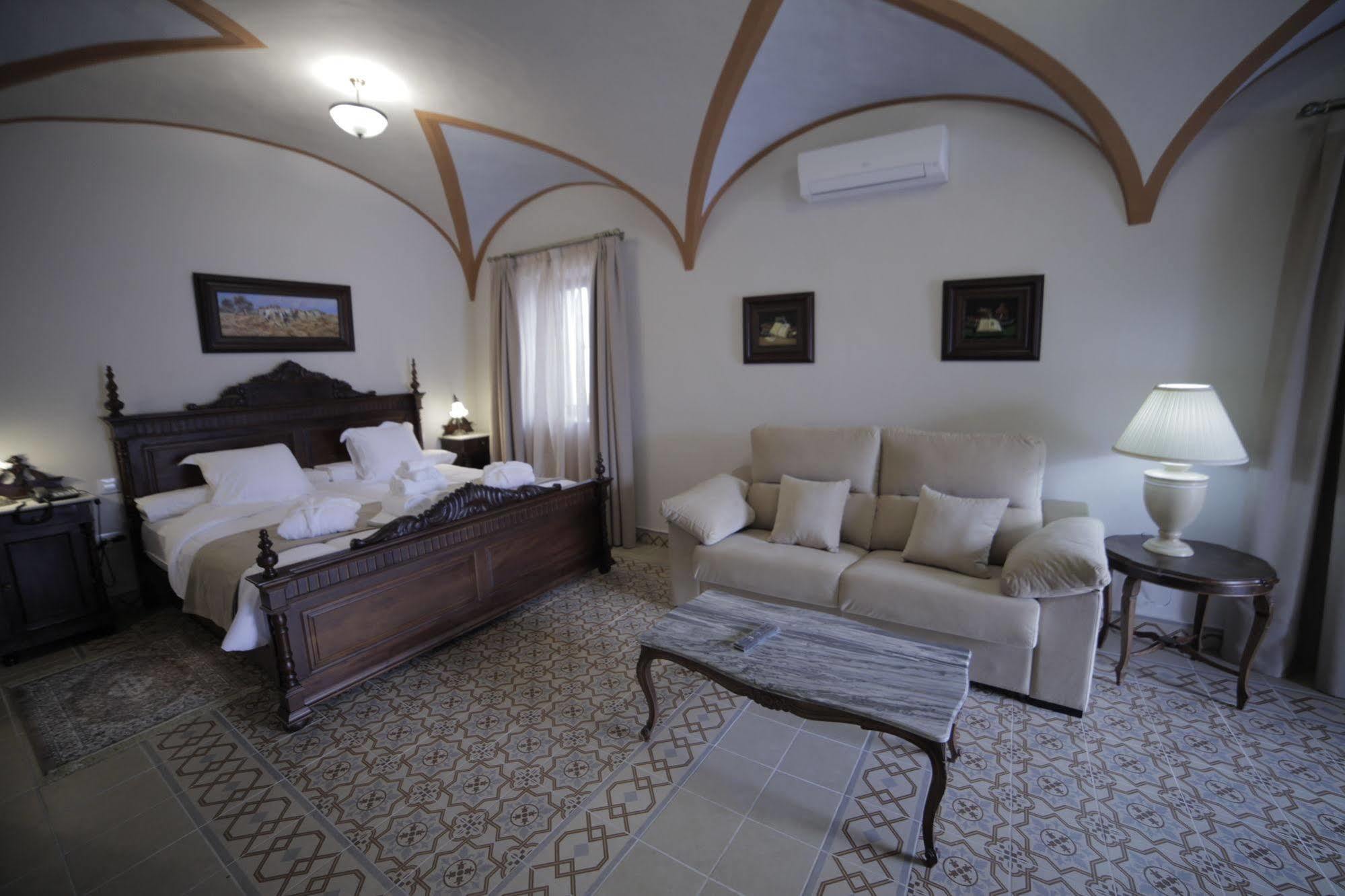 Hotel La Giralda Burguillos Del Cerro Zewnętrze zdjęcie